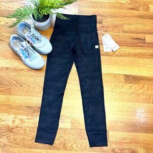 Vuori Women’s XS the Rise and Shine Black Camo Daily Legging Athleisure Workout